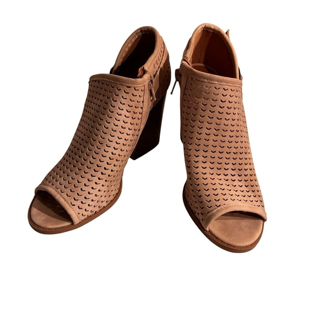 Qupid Women's Ankle Booties W/ Block Heel And Peep Toe Design. Zip Sides. Sz 6.5